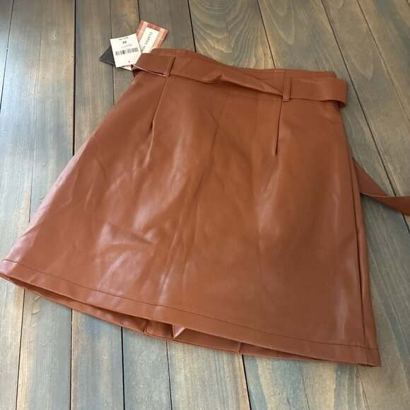 NWT Forever 21 Faux Leather Classic Heroine Collection Brown Skirt - Size M (X8) - Picture 5 of 8